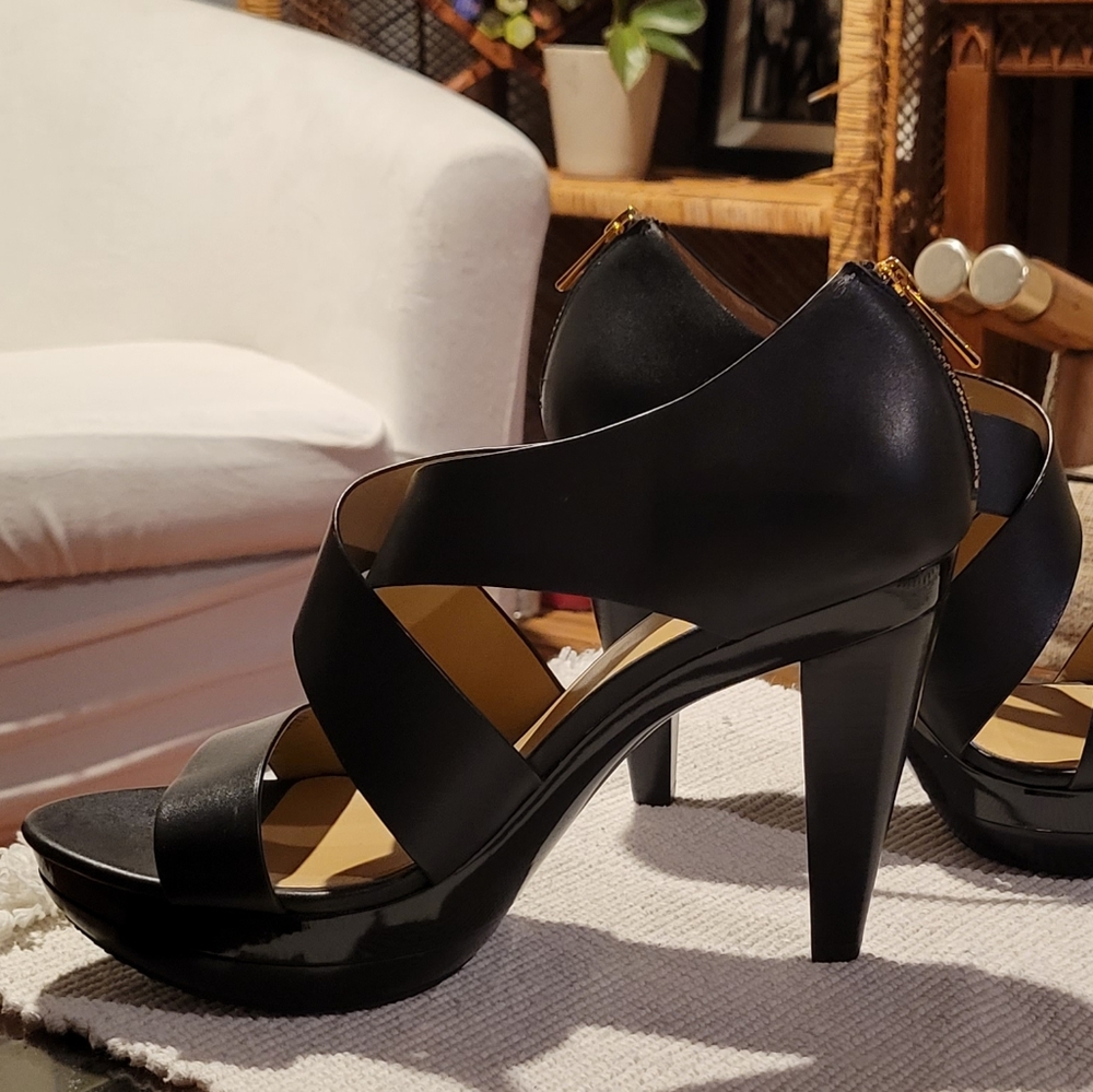 Michael Kors Women scrappy sandal heel